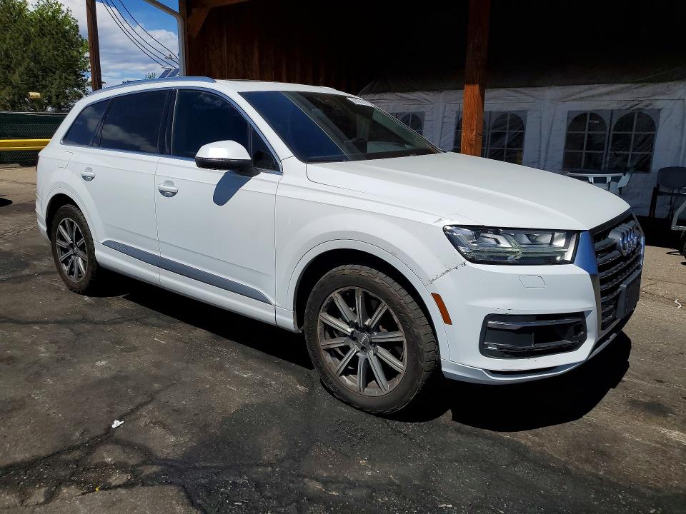 2017 Audi Q7 VIN WA1VAAF79HD033316 COPART salvage auction — MINOR DENT/SCRATCHES, CO - CERTIFICATE OF TITLE, sold $6,700 on 2026-07-30 (photo 4)