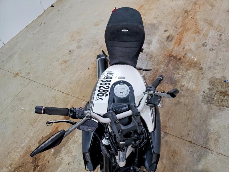 2013 Ducati Diavel VIN ZDM13BLW5DB011906 COPART salvage auction — FRONT END, TX - SALVAGE VEHICLE TITLE, sold $2,450 on 2026-07-02 (photo 5)