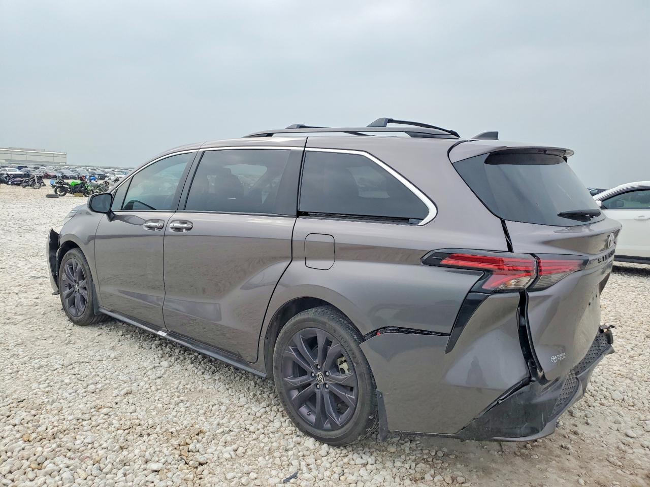 2022 Toyota Sienna VIN 5TDDRKEC9NS078285 COPART salvage auction — Front End, TX - SALVAGE VEHICLE TITLE, sold $15,600 on 2026-07-09 (photo 2)