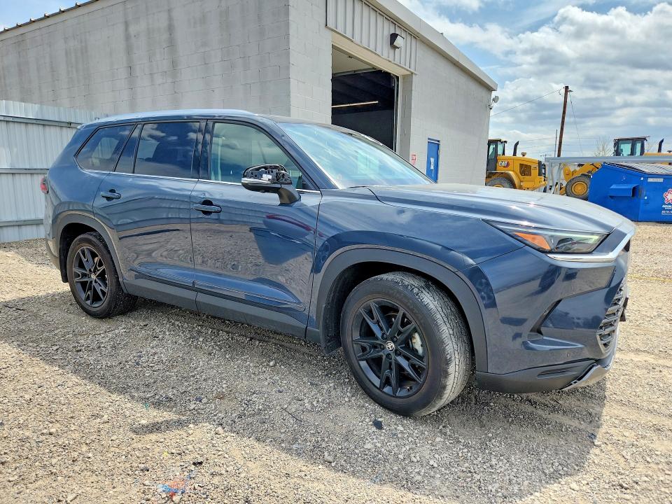 2025 Toyota Highlander VIN 5TDAAAB53SS089711 COPART salvage auction — HAIL, IA - CERT OF TITLE-SALVAGE TITLE, sold $12,900 on 2026-07-22 (photo 4)