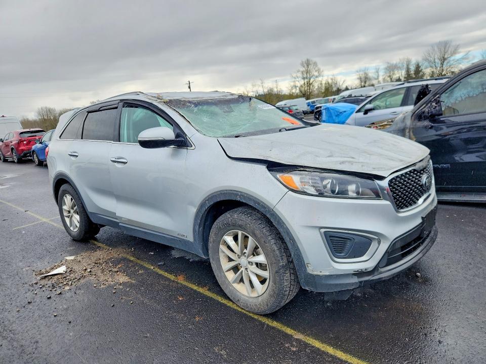 2017 Kia Sorento VIN 5XYPGDA3XHG267839 COPART salvage auction — ROLLOVER, Or - Salvage Title Certificate, sold $1,050 on 2026-07-27 (photo 4)