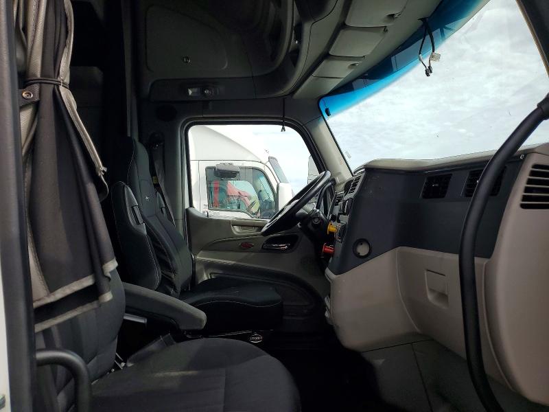 2019 Peterbilt - VIN 1XPBDP9X0KD622369 COPART salvage auction — NORMAL WEAR, WI - DIS/DLR/EXP ONLY CLEAN TITLE, sold $8,300 on 2026-07-11 (photo 5)