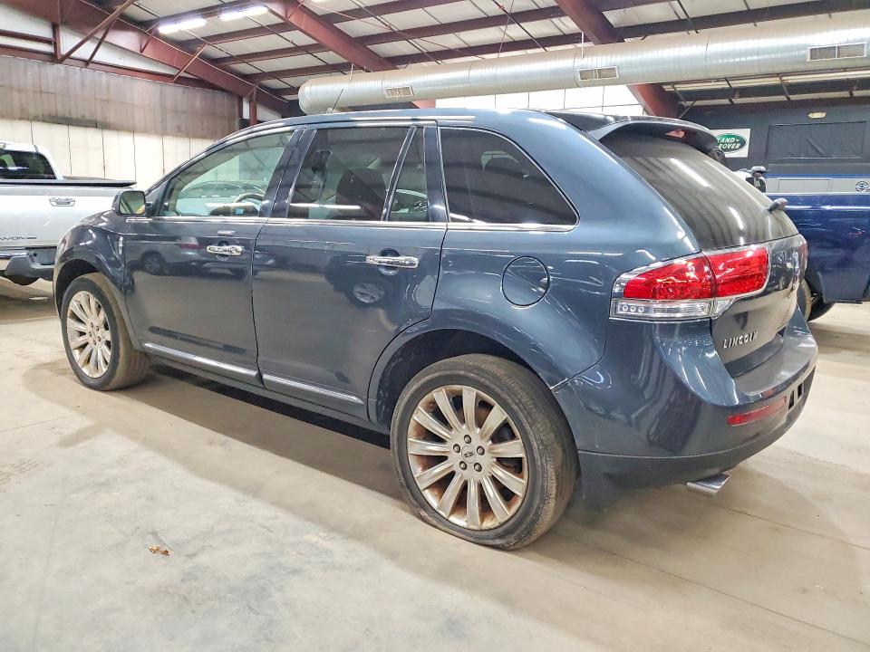 2013 Lincoln townhouse Mkx VIN 2LMDJ8JK6DBL36298 COPART salvage auction — MINOR DENT/SCRATCHES, RI - CERTIFICATE OF TITLE, sold $2,900 on 2026-07-31 (photo 2)
