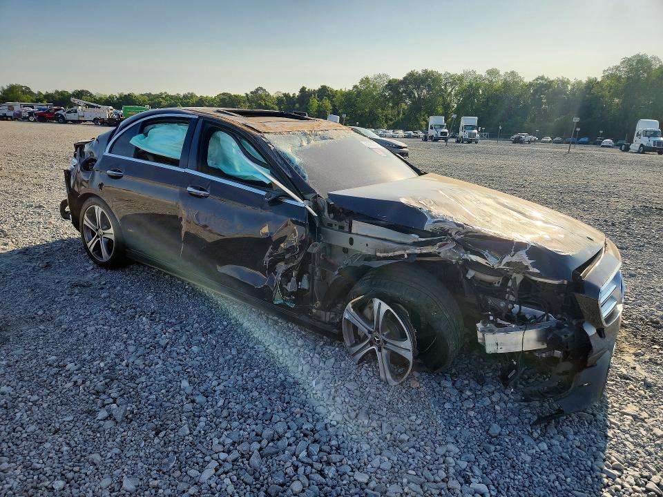 2020 Mercedes-benz E-klasse VIN W1KZF8DB0LA824388 COPART salvage auction — ROLLOVER, Id - Salvage Certificate Of Title, sold $325 on 2026-07-21 (photo 4)
