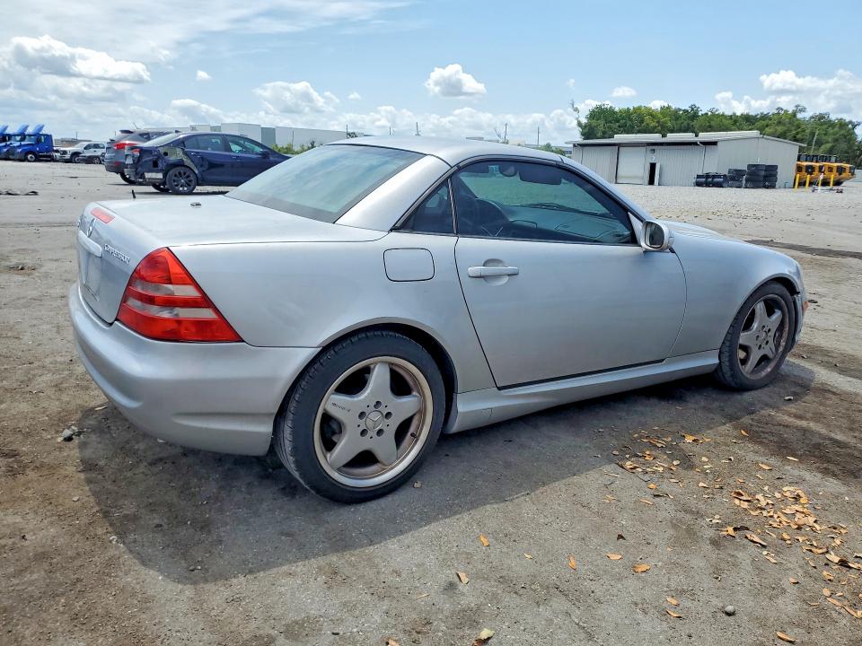 2001 Mercedes-benz Slk-class VIN WDBKK49F31F203933 COPART salvage auction — FRONT END, Fl - Cert Of Title Slvg Rebuildable, sold $450 on 2026-07-27 (photo 3)