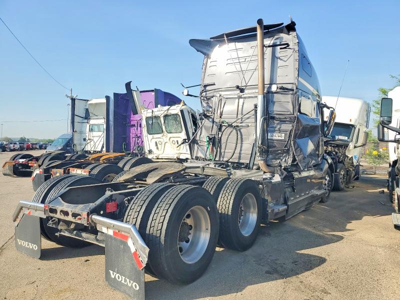 2022 Volvo VIN 4V4NC9EH7NN298013 COPART salvage auction — ROLLOVER, OH - CERT OF TITLE-SALVAGE, sold $10,500 on 2026-07-09 (photo 4)