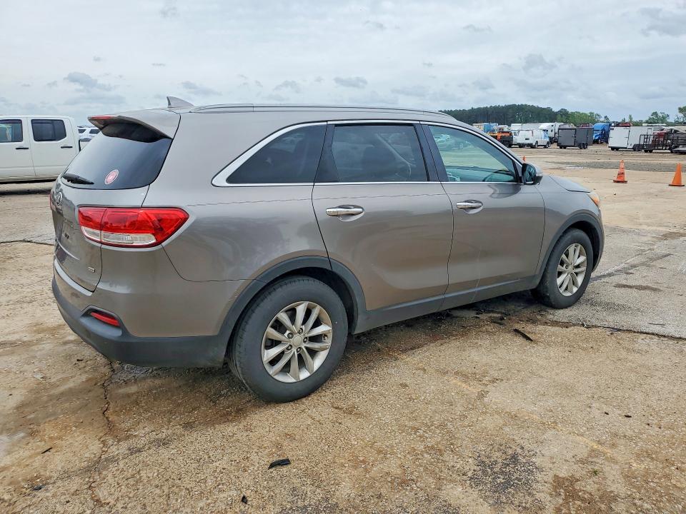 2017 Kia Sorento VIN 5XYPG4A31HG217637 COPART salvage auction — REAR END, TX - SALVAGE VEHICLE TITLE, sold $375 on 2026-07-13 (photo 3)