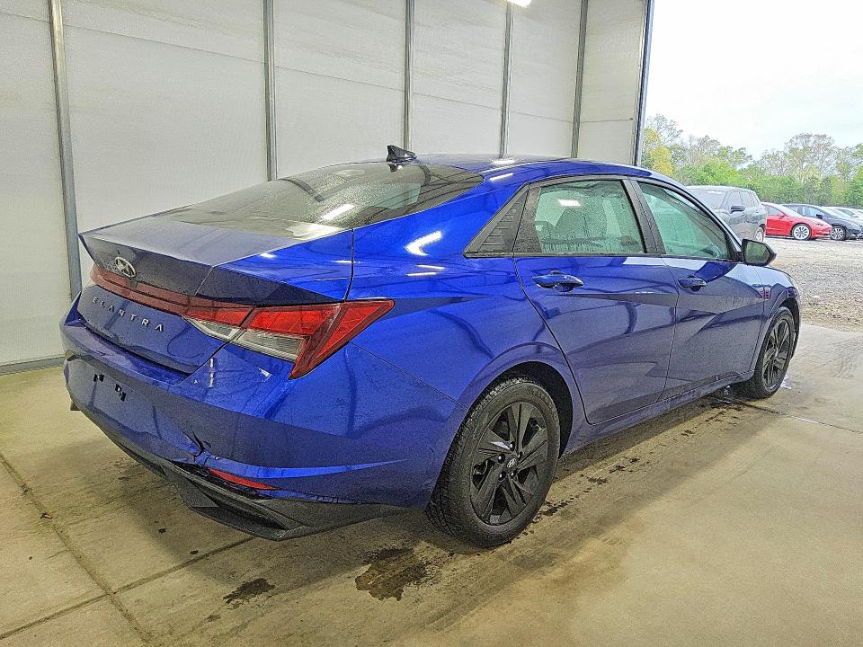 2022 Hyundai Elantra VIN KMHLS4AG4NU336899 COPART salvage auction — MINOR DENT/SCRATCHES, In - Certificate Of Title, sold $12,500 on 2026-07-02 (photo 3)