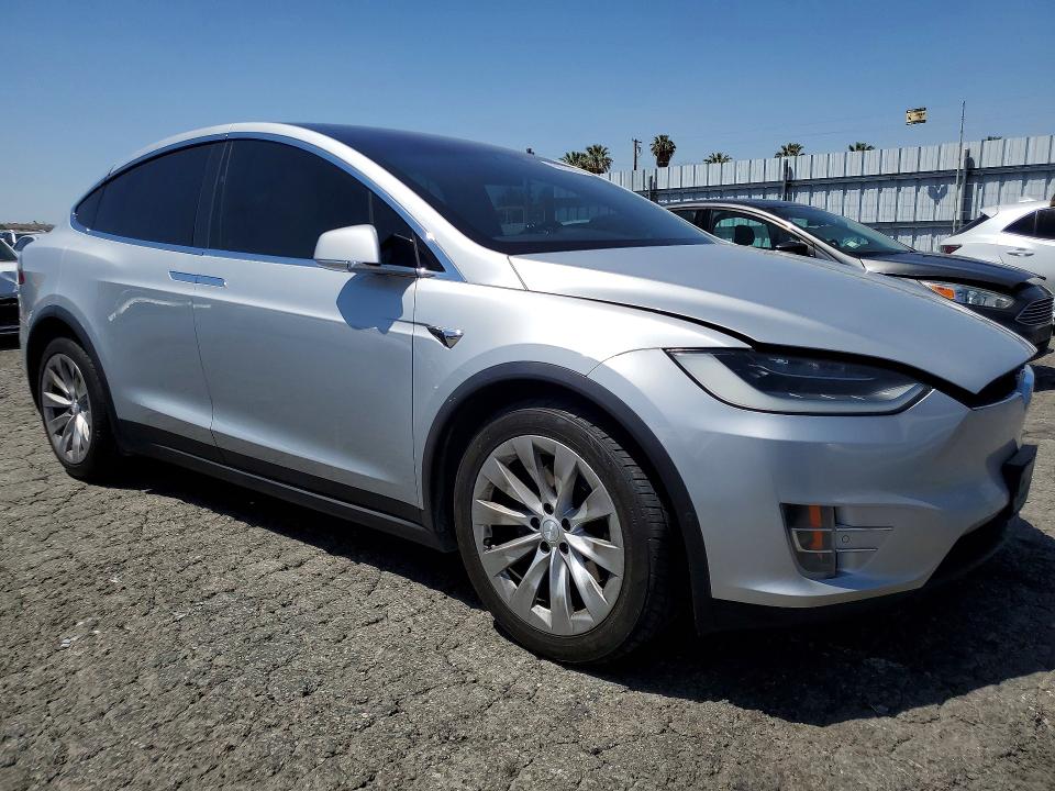 2017 Tesla Model x VIN 5YJXCBE25HF038137 COPART salvage auction — MINOR DENT/SCRATCHES, CA - SALVAGE CERTIFICATE, sold $15,500 on 2026-07-13 (photo 4)