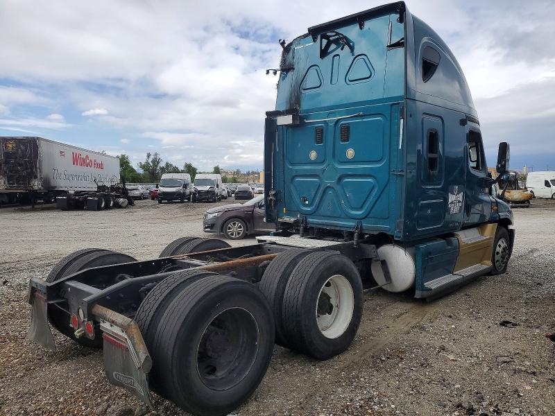 2012 Freightliner Cascadia VIN 1FUJGLDRXCSBC3962 COPART salvage auction — BURN, CA - NON-REPAIRABLE VEHICLE CERT, sold $900 on 2026-08-27 (photo 4)