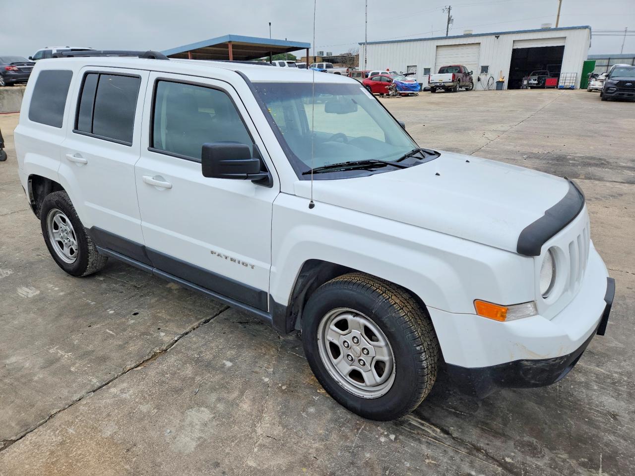 2017 Jeep Liberty (Patriot) VIN 1C4NJPBAXHD211339 COPART salvage auction — Side, Ct - Clean Title, sold $1,500 on 2026-07-09 (photo 4)