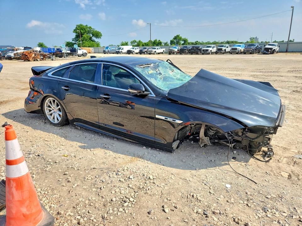 2017 Jaguar Xj series VIN SAJWA1C75H8W10478 COPART salvage auction — ALL OVER, Tx - Salvage Vehicle Title, sold $950 on 2026-07-08 (photo 4)