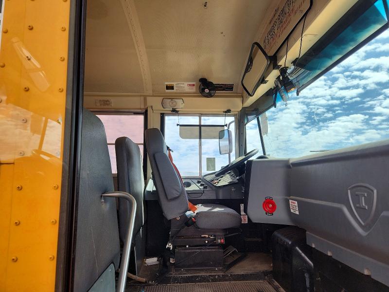 2015 Ic corporation 3000 ce VIN 4DRBUAAN0FB642921 COPART salvage auction — FRONT END, Va - Certificate Of Title, sold $4,850 on 2026-07-09 (photo 5)