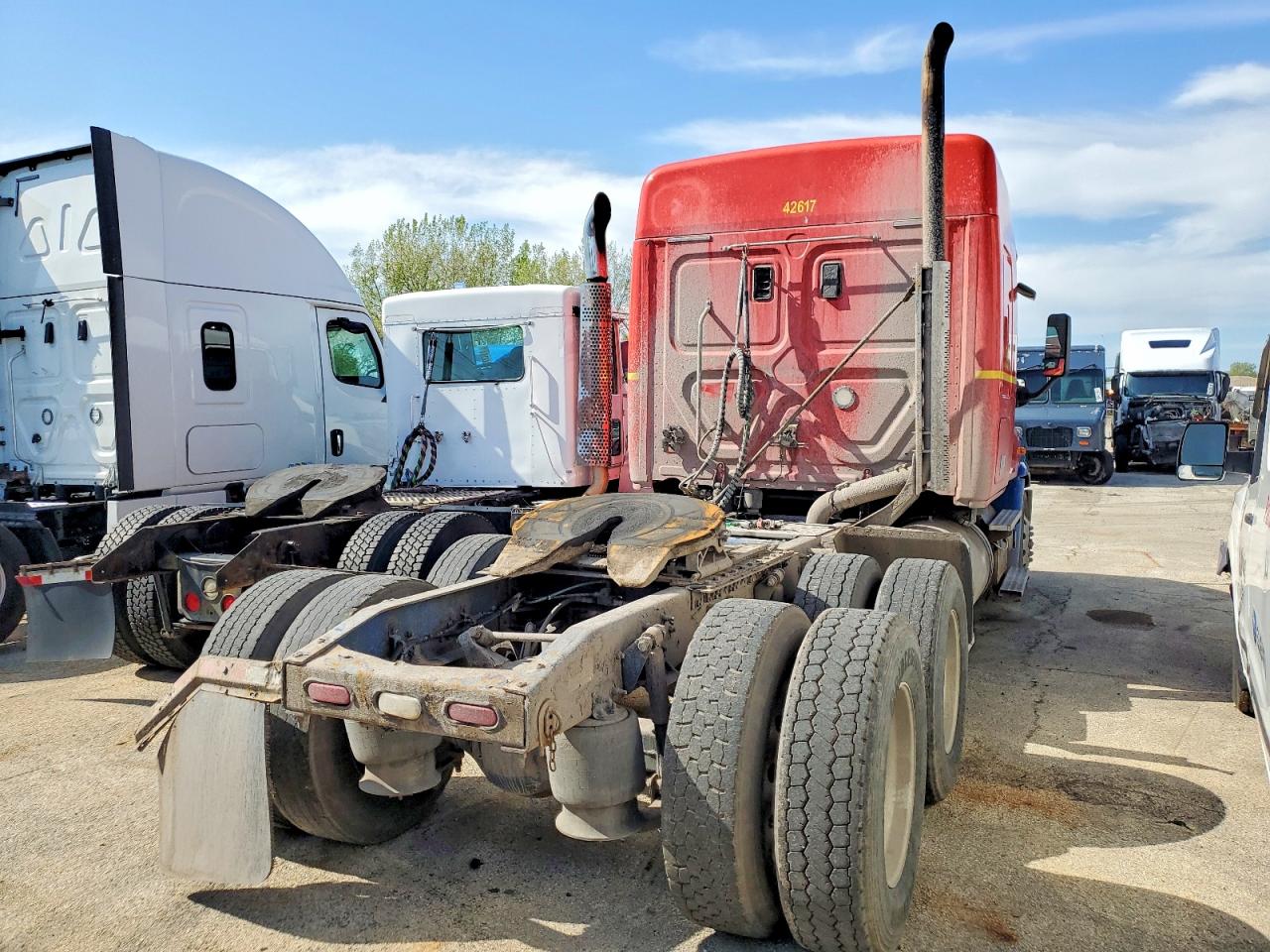 2017 Freightliner Cascadia 113 VIN 1FUJGHDV0HLHL2171 COPART salvage auction — Minor Dent/Scratches, IL - CERTIFICATE OF TITLE, sold $28,500 on 2026-07-10 (photo 4)