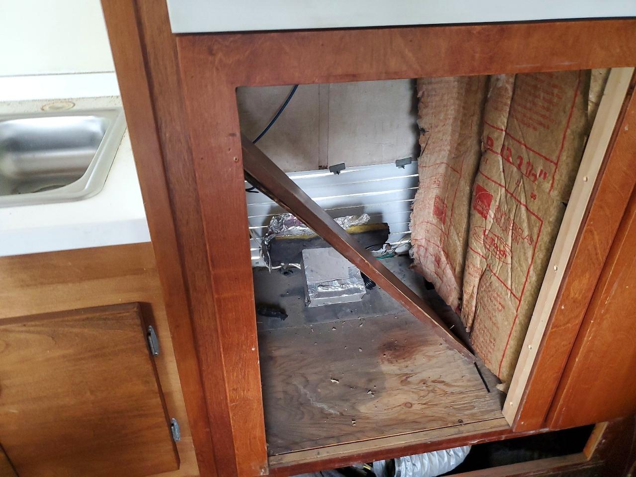 2007 Bounder Motorhome VIN 1F6NF53Y860A09415 COPART salvage auction — Normal Wear, NJ - CERTIFICATE OF TITLE, sold $125 on 2026-07-07 (photo 9)