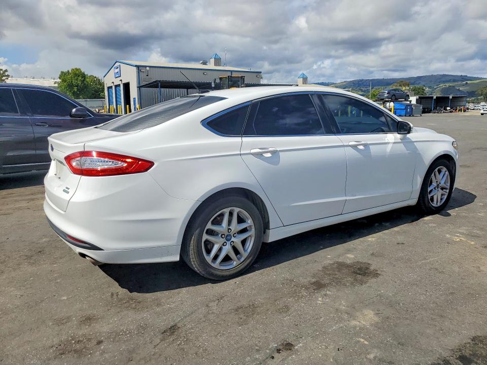2014 Ford Fusion VIN 3FA6P0HD9ER212793 COPART salvage auction — MINOR DENT/SCRATCHES, Ca - Dis/Dlr/Exp Only Clean Title, sold $725 on 2026-07-21 (photo 3)