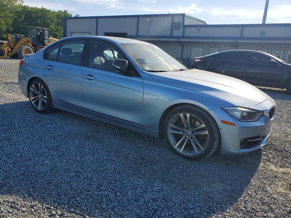 2013 BMW 3er VIN WBA3C1G55DNR48895 COPART salvage auction — SIDE, Nc - Salvage Certificate Of Title, sold $2,200 on 2026-08-06 (photo 4)