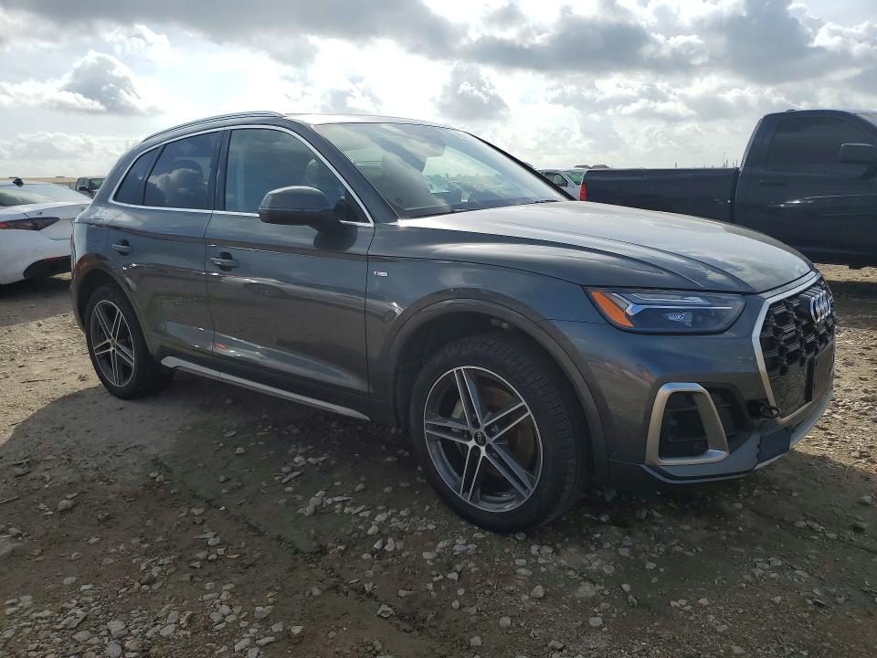 2025 Audi Q5 VIN WA1E2AFY7S2015535 COPART salvage auction — WATER/FLOOD, Tx - Salvage Title-Flood Damage, sold $14,200 on 2026-07-09 (photo 4)