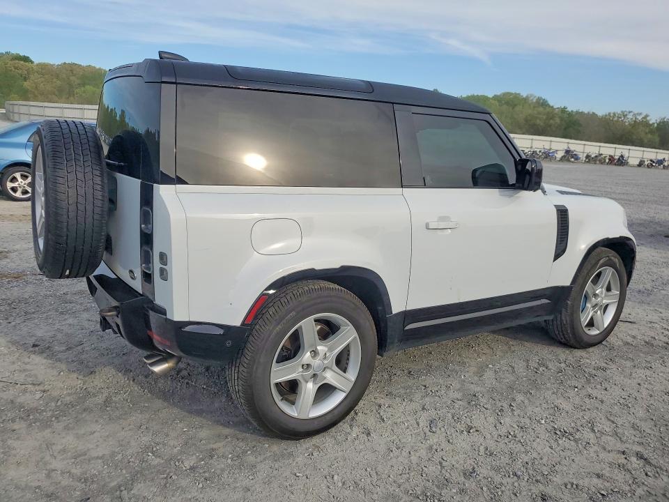 2022 Land rover Defender VIN SALEW6RE6N2071908 COPART salvage auction — MINOR DENT/SCRATCHES, MT - DEALER ONLY CLEAN TITLE, sold $42,000 on 2026-08-19 (photo 3)