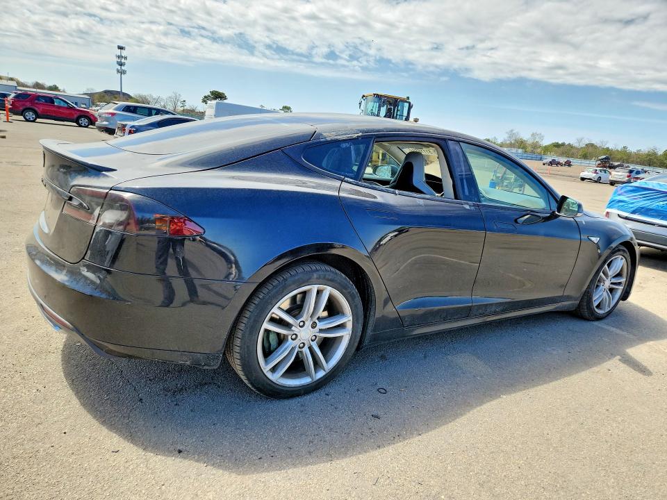 2013 Tesla Model s VIN 5YJSA1DP6DFP14029 COPART salvage auction — MINOR DENT/SCRATCHES, Ny - Mv-907A Salvage Certificate, sold $3,400 on 2026-07-18 (photo 3)