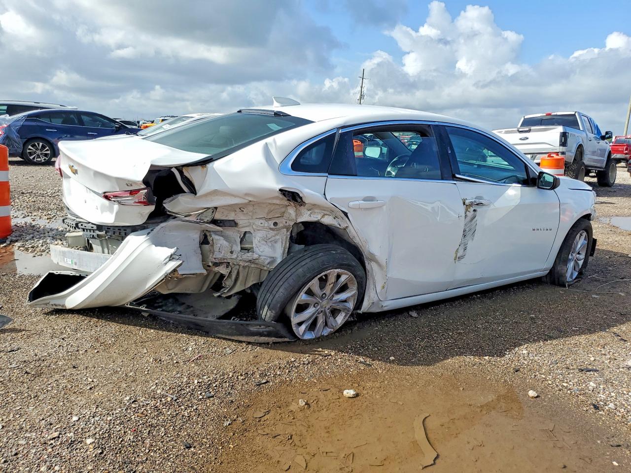 2020 Chevrolet Malibu Limited VIN 1G1ZD5ST3LF098256 COPART salvage auction — All Over, TX - SALVAGE VEHICLE TITLE, sold $800 on 2026-06-29 (photo 3)