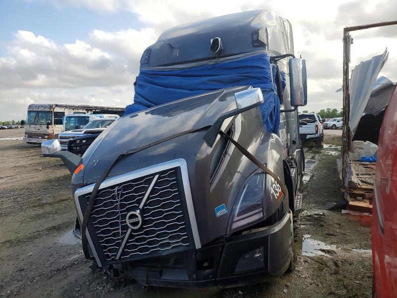 2023 Volvo Vnl VIN 4V4NC9EH9PN608424 COPART salvage auction — ALL OVER, Tx - Nonrepairable Title, sold $12,200 on 2026-07-16 (photo 2)