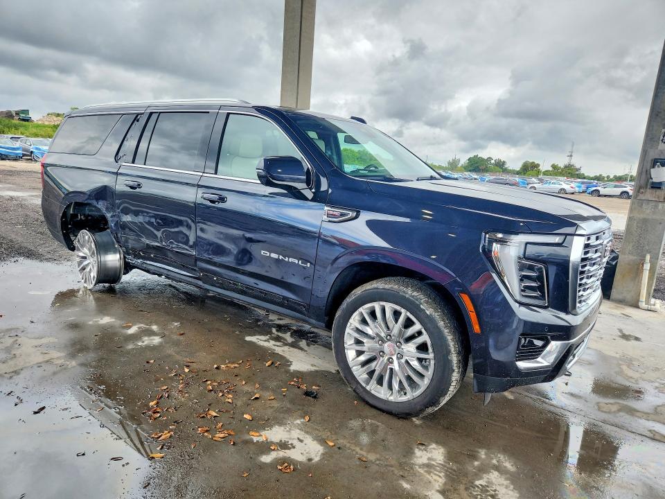 2025 Gmc Yukon VIN 1GKS2JRL7SR237190 COPART salvage auction — SIDE, Salvage Title, sold $38,500 on 2026-08-06 (photo 4)