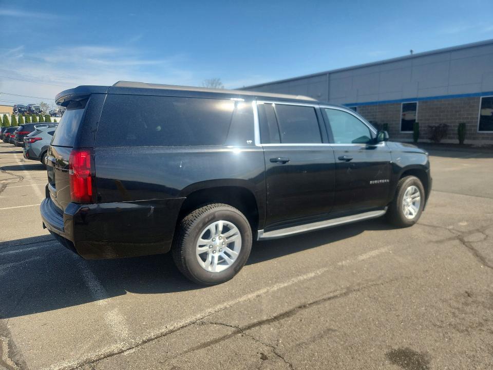 2017 Chevrolet Suburban VIN 1GNSKHKC6HR198512 COPART salvage auction — MINOR DENT/SCRATCHES, Wv - Salvage Certificate, sold $9,200 on 2026-07-27 (photo 3)