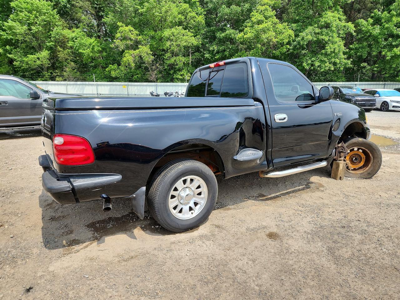 2001 Ford F-150 Lightning VIN 2FTZF07201CA73327 COPART salvage auction — Front End, LA - CERT OF TITLE-SALVAGE, sold $2,000 on 2026-07-09 (photo 3)
