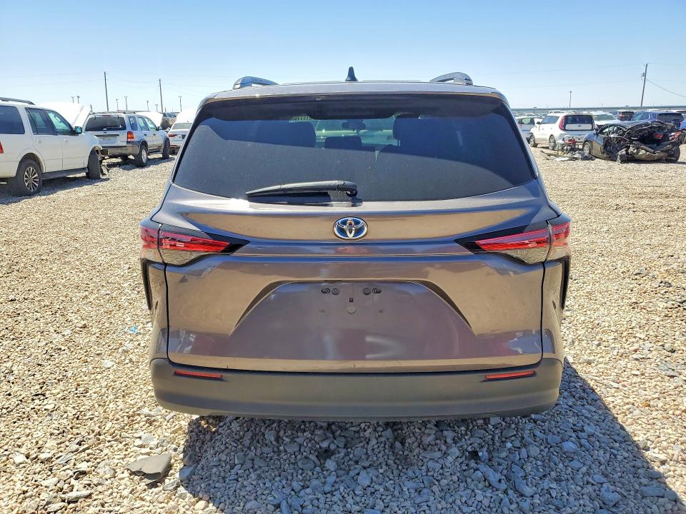 2021 Toyota Sienna VIN 5TDKRKEC7MS052290 COPART salvage auction — FRONT END, Tx - Salvage Vehicle Title, sold $9,000 on 2026-07-21 (photo 6)