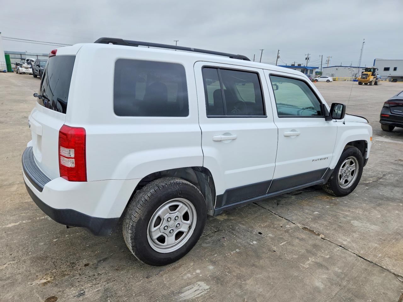 2017 Jeep Liberty (Patriot) VIN 1C4NJPBAXHD211339 COPART salvage auction — Side, Ct - Clean Title, sold $1,500 on 2026-07-09 (photo 3)
