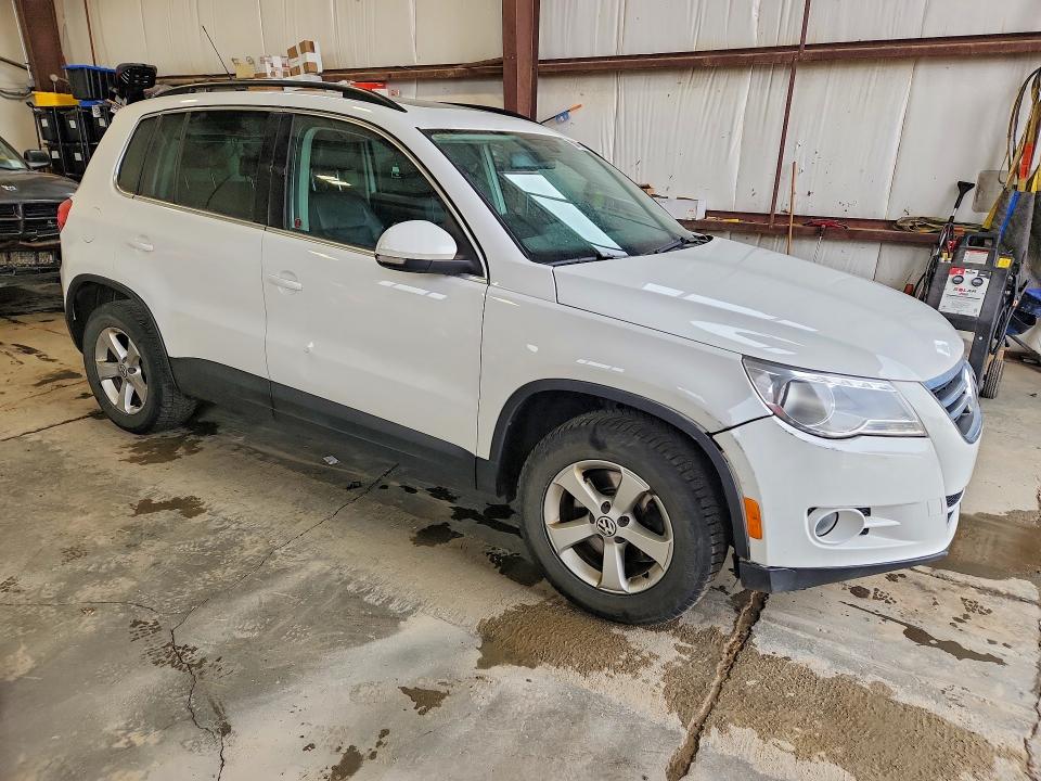 2011 Volkswagen Tiguan VIN WVGBV7AX9BW511944 COPART salvage auction — FRONT END, Ab - Bos - Salvage, sold $100 on 2026-07-09 (photo 4)