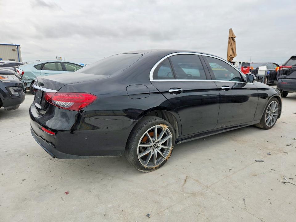 2021 Mercedes-benz E-klasse VIN W1KZF8DB0MA999841 COPART salvage auction — SIDE, TX - SALVAGE VEHICLE TITLE, sold $19,300 on 2026-07-10 (photo 3)