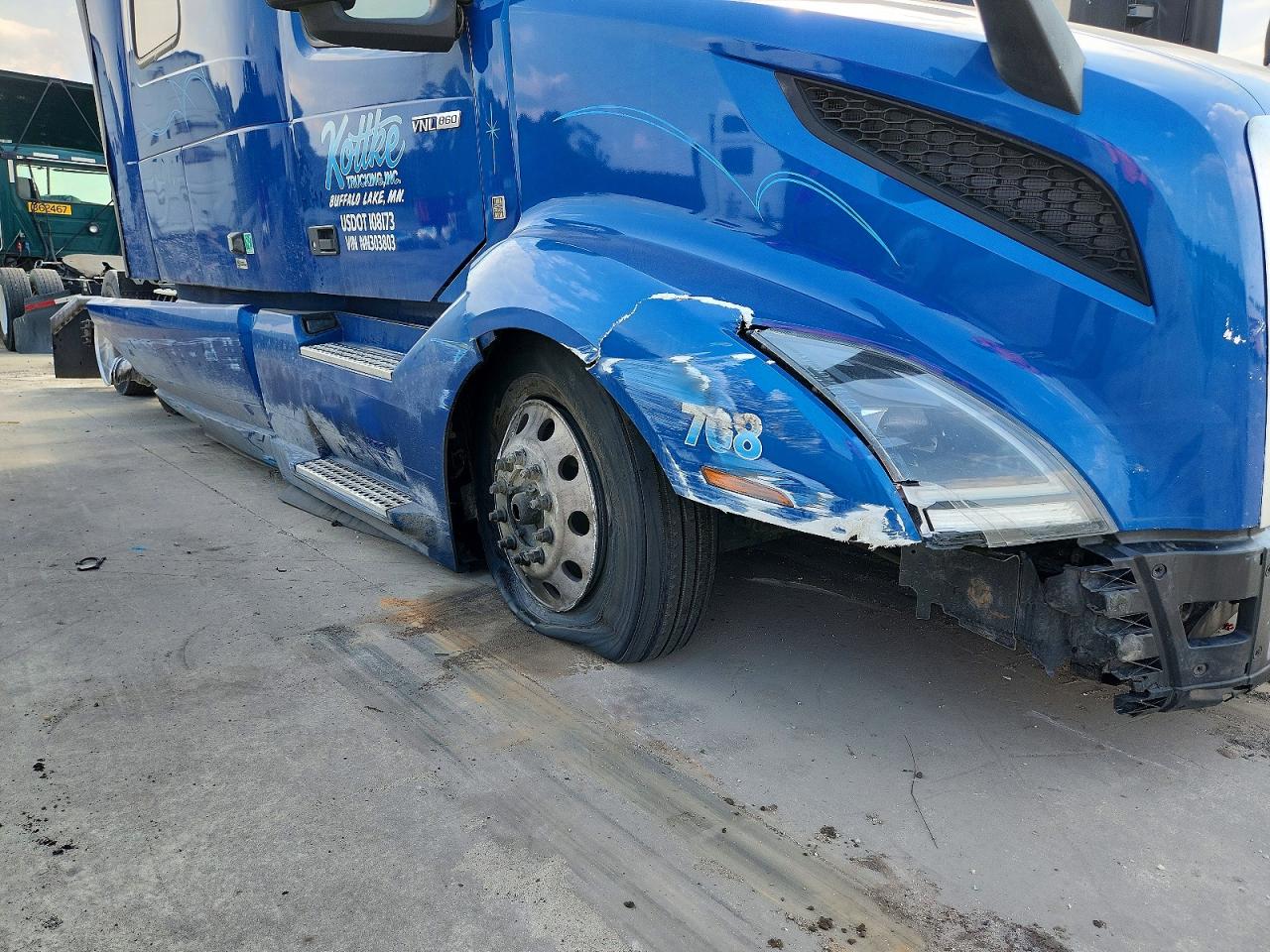 2022 Volvo VNL VIN 4V4NC9EH8NN303803 COPART salvage auction — Front End, NC - SALVAGE CERTIFICATE OF TITLE, sold $44,750 on 2026-07-02 (photo 9)