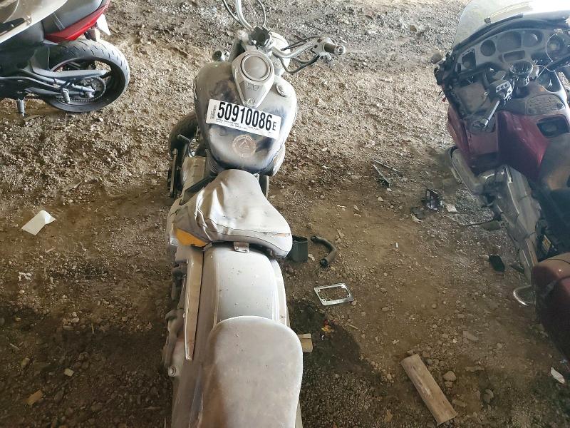 2006 Suzuki Boulevard VIN JS1VS55A762101428 COPART salvage auction — ALL OVER, Tx - Salvage Vehicle Title, sold $225 on 2026-07-09 (photo 6)