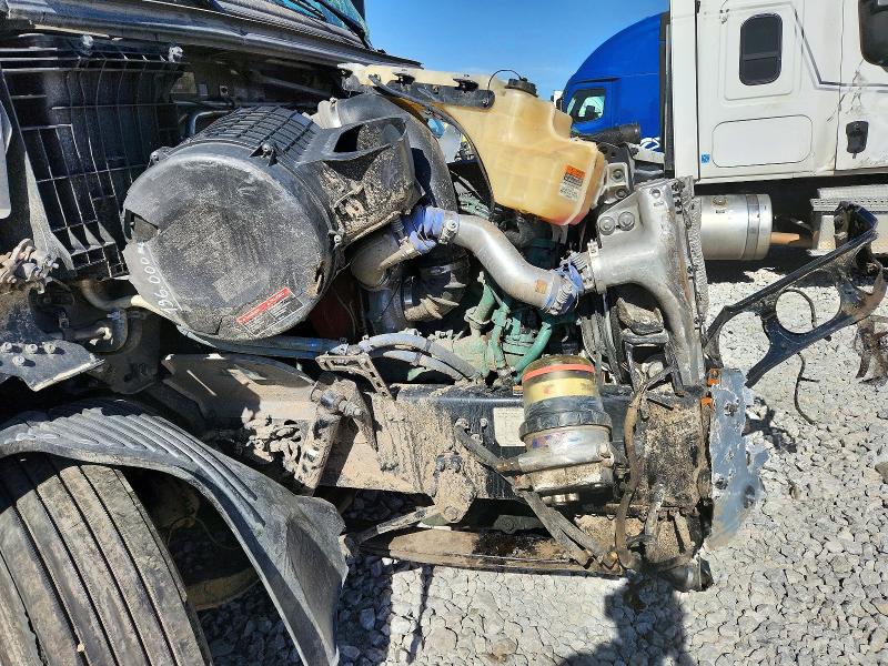 2025 Volvo VIN 4V4NC9EH0SN665670 COPART salvage auction — FRONT END, Ne - Cert Of Title-Salvage, sold $27,000 on 2026-09-10 (photo 9)