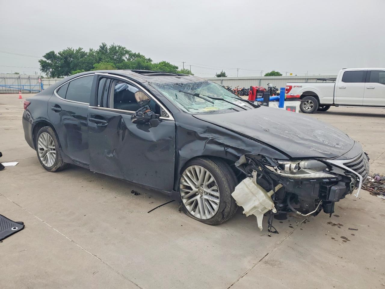 2017 Lexus ES 350 VIN 58ABK1GG5HU037579 COPART salvage auction — Rollover, TX - SALVAGE VEHICLE TITLE, sold $1,800 on 2026-06-25 (photo 4)