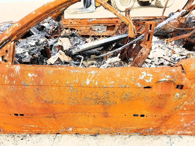 2001 BMW 3 series VIN WBABS534X1JU80877 COPART salvage auction — BURN, Md - Cert Of Salvage > 75% Damage, sold $225 on 2026-07-07 (photo 7)