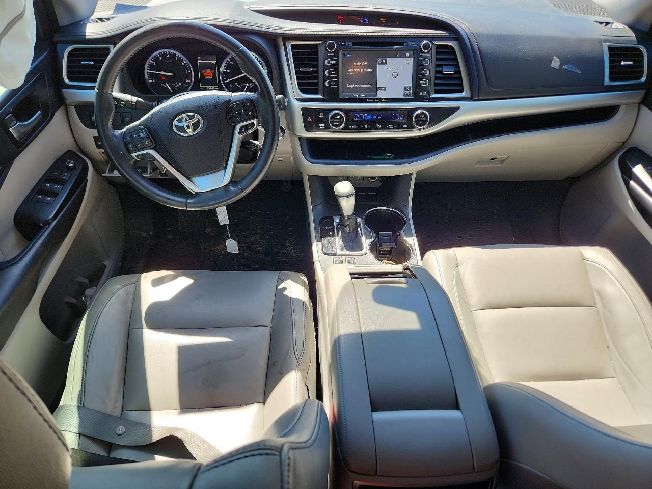 2017 Toyota Highlander VIN 5TDKZRFH1HS517977 COPART salvage auction — Side, TX - SALVAGE VEHICLE TITLE, sold $6,900 on 2026-07-02 (photo 8)