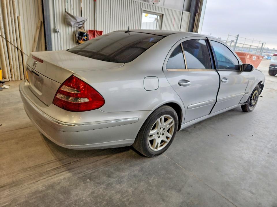 2005 Mercedes-benz E-klasse VIN WDBUF26J05A570737 COPART salvage auction — FRONT END, Ne - Cert Of Title-Salvage, sold $575 on 2026-07-09 (photo 3)