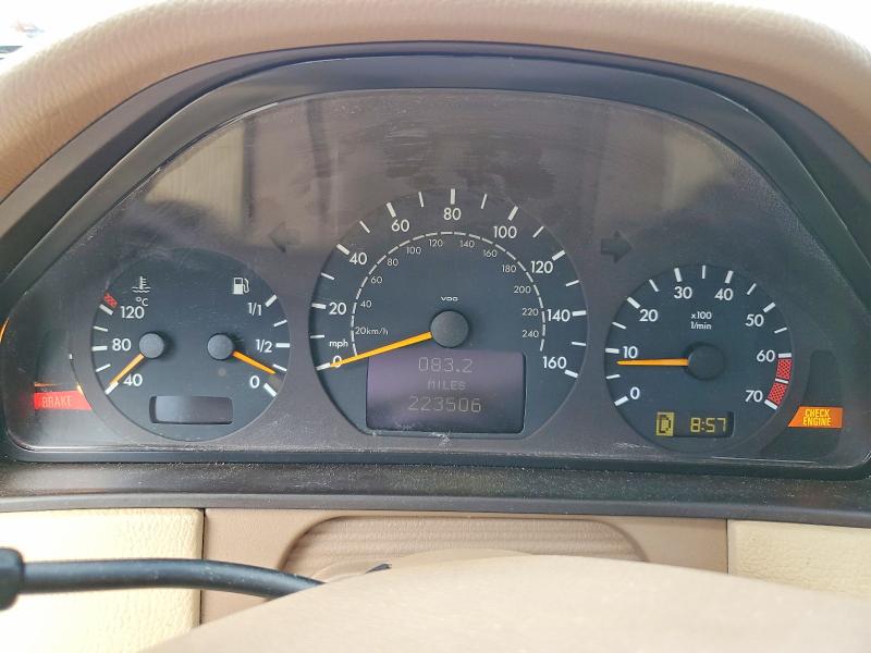 2000 Mercedes-benz E-klasse VIN WDBJF65J4YB083647 COPART salvage auction — REAR END, Fl - Cert Of Title Slvg Rebuildable, sold $425 on 2026-07-17 (photo 9)