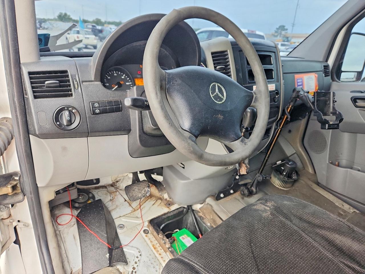 2012 Mercedes Benz Sprinter 2500 VIN WD3PE8CB0C5688417 COPART salvage auction — Front End, LA - CERTIFICATE OF TITLE (P), sold $550 on 2026-07-01 (photo 8)