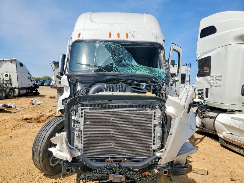 2026 Freightliner Cascadia 126 VIN 3AKJHHDR9TSWN4449 COPART salvage auction — ALL OVER, VA - CERT OF TITLE - SALVAGE, sold $41,500 on 2026-09-10 (photo 9)