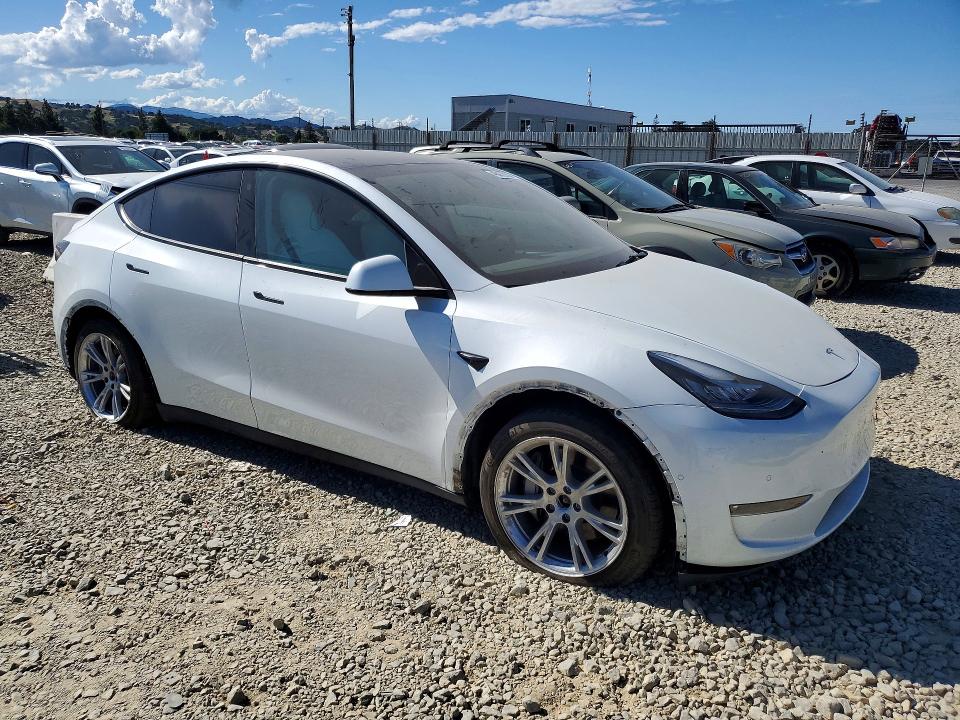 2022 Tesla Model y VIN 7SAYGAEE2NF570134 COPART salvage auction — FRONT END, Salvage Title, sold $11,900 on 2026-07-14 (photo 4)
