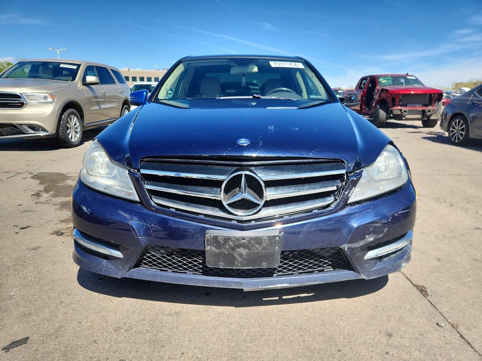 2013 Mercedes-benz C-klasse VIN WDDGF8AB1DA818693 COPART salvage auction — SIDE, CO - SALVAGE TITLE, sold $400 on 2026-07-27 (photo 5)