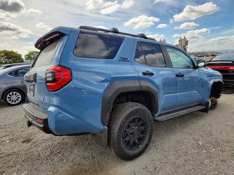 2025 Toyota 4runner VIN JTEVB5BR0S5021084 COPART salvage auction — FRONT END, Salvage Title, sold $5,300 on 2026-07-21 (photo 3)