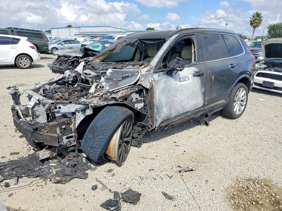 2016 Volvo Xc90 VIN YV4A22PL7G1032293 COPART salvage auction — ENGINE BURN, Ca - Non-Repairable Vehicle Cert, sold $225 on 2026-07-31 (photo 1)