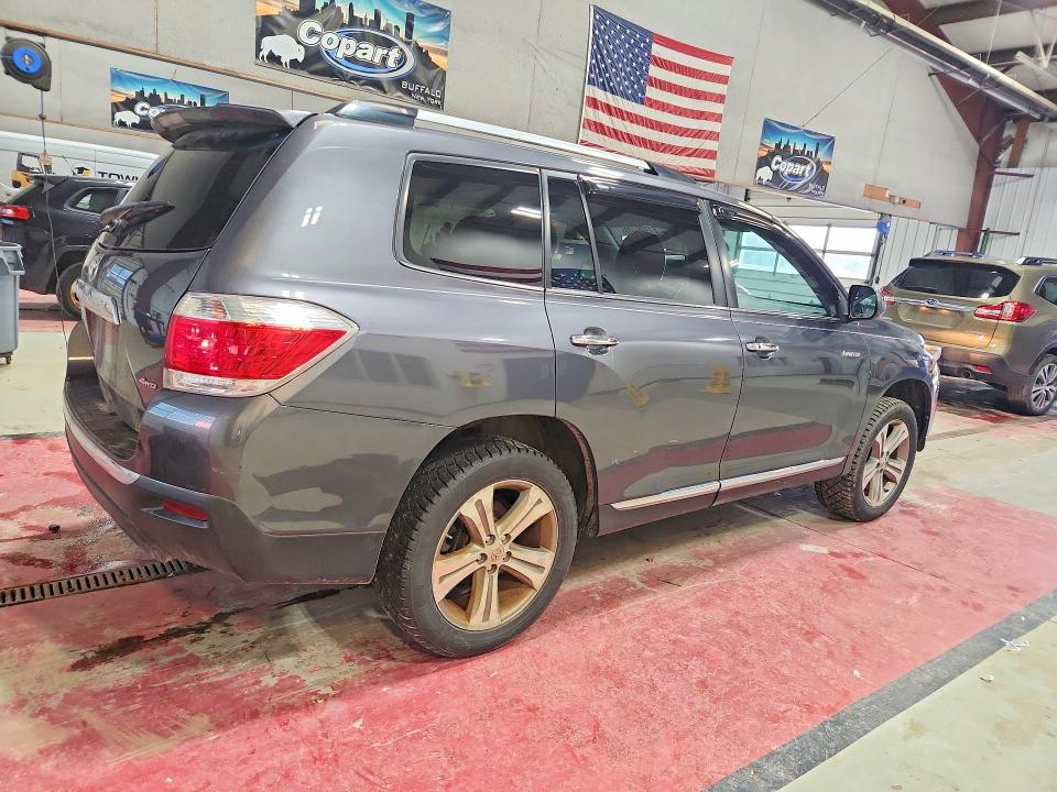 2011 Toyota Highlander VIN 5TDDK3EH0BS091833 COPART salvage auction — MINOR DENT/SCRATCHES, NY - CERTIFICATE OF TITLE, sold $4,800 on 2026-07-27 (photo 3)
