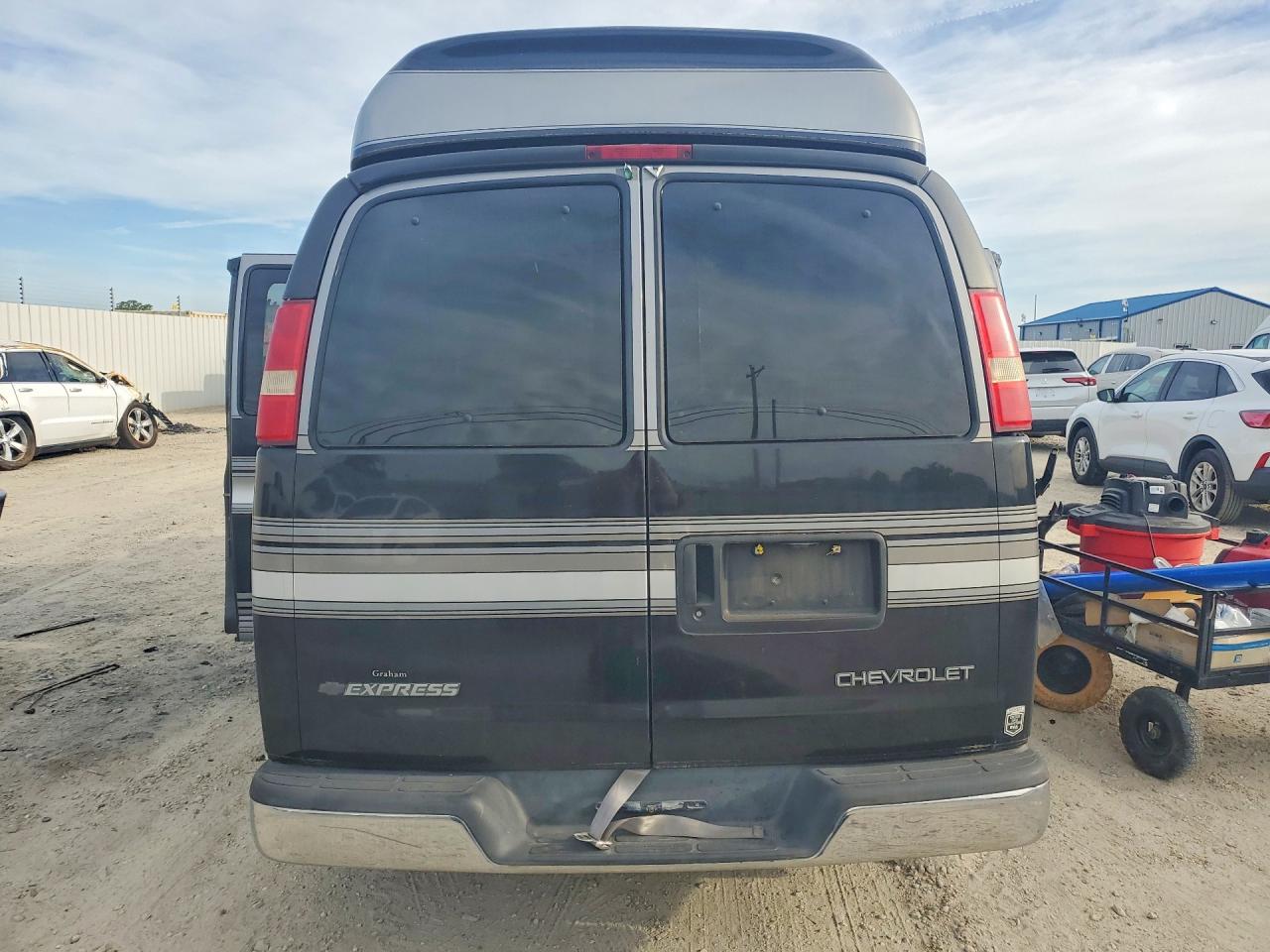 2005 Chevrolet Express 1500 VIN 1GBFG15T351173323 COPART salvage auction — Burn, AL - CERT OF TITLE-SALVAGE TITLE, sold $275 on 2026-07-09 (photo 6)