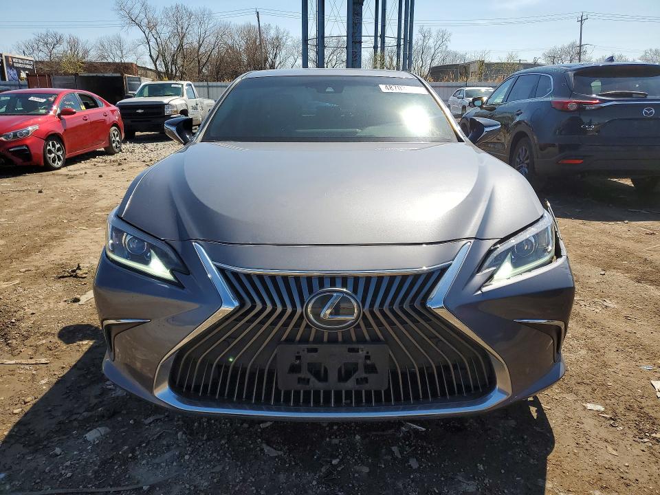 2018 Lexus Is VIN 58AD11D14MU005227 COPART salvage auction — FRONT END, IL - SALVAGE CERTIFICATE, sold $11,000 on 2026-07-29 (photo 5)